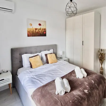 Sector3 Modern Living And Terrace Апартаменти *