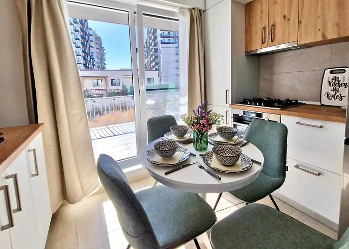 Sector3 Modern Living And Terrace *